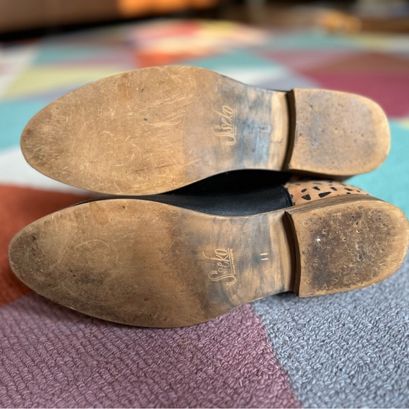 Sseko Chelsea V Boot in Black & Fauna Print - Women Sz 11 - EUC - Picture 7 of 7